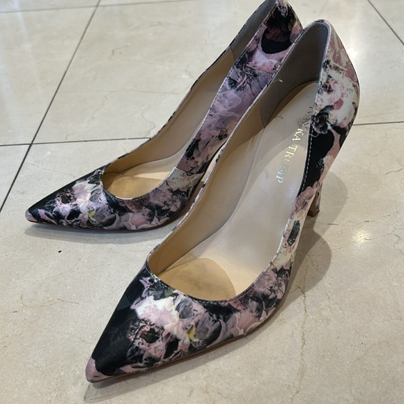 Floral heels. Great condition. - Picture 2 of 4